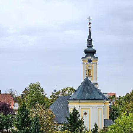 Roman Apartman アパート *