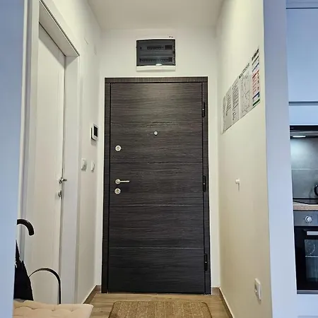 Roman Apartman アパート